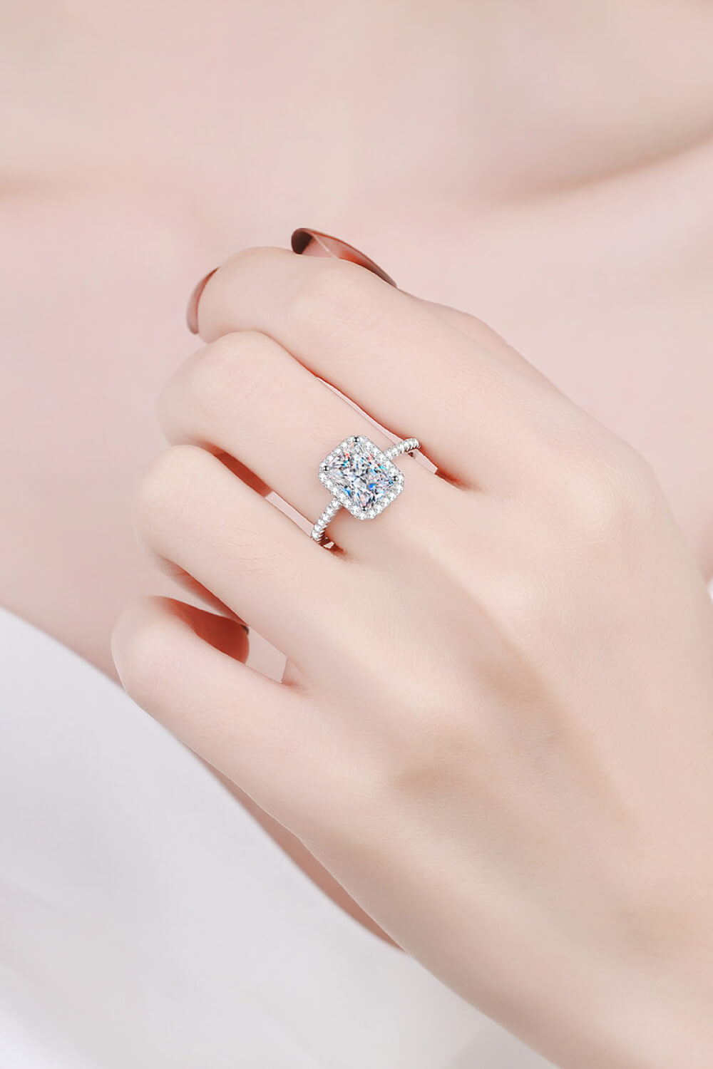 1 Carat Emerald Moissanite Ring