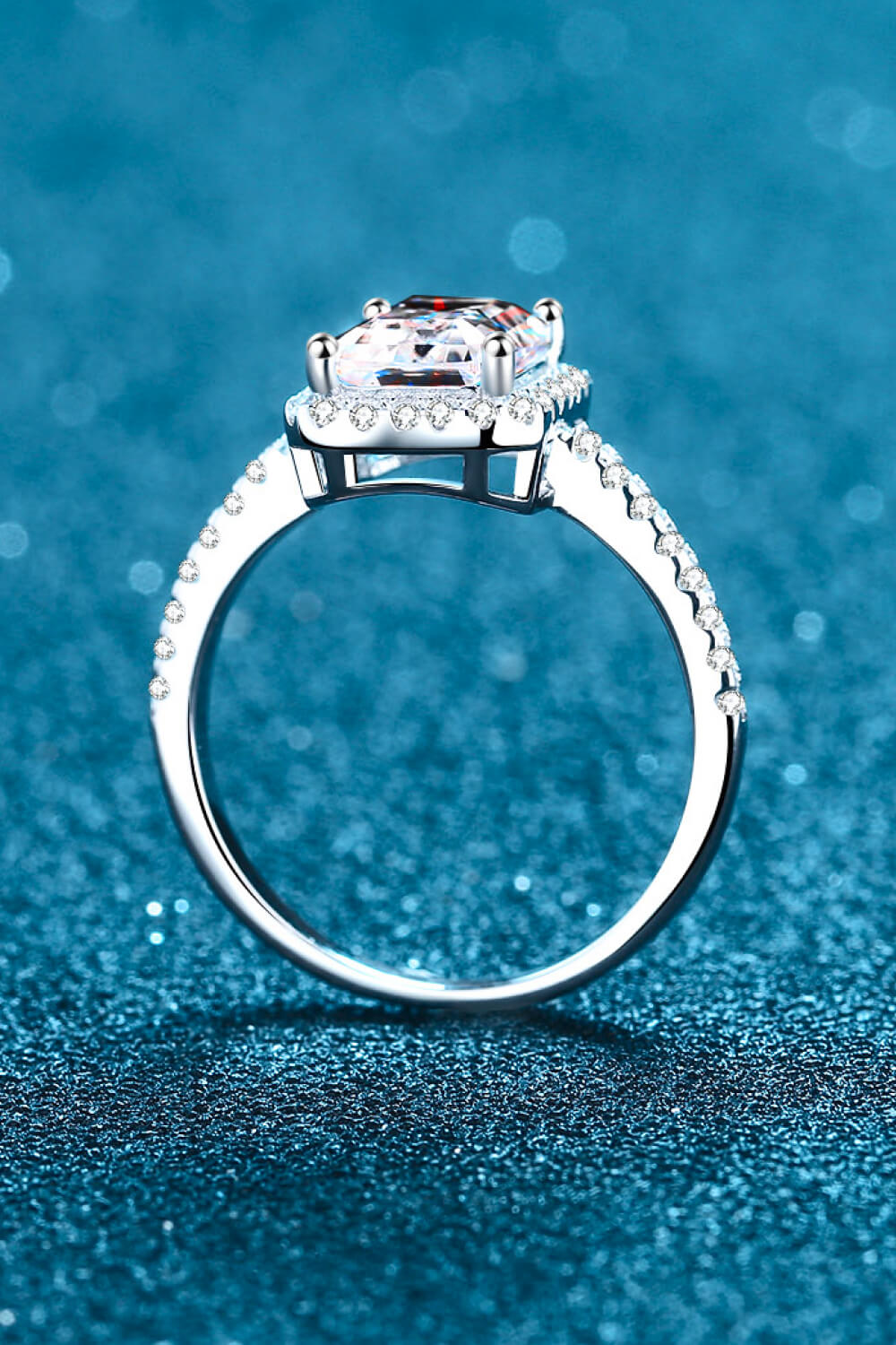 1 Carat Emerald Moissanite Ring